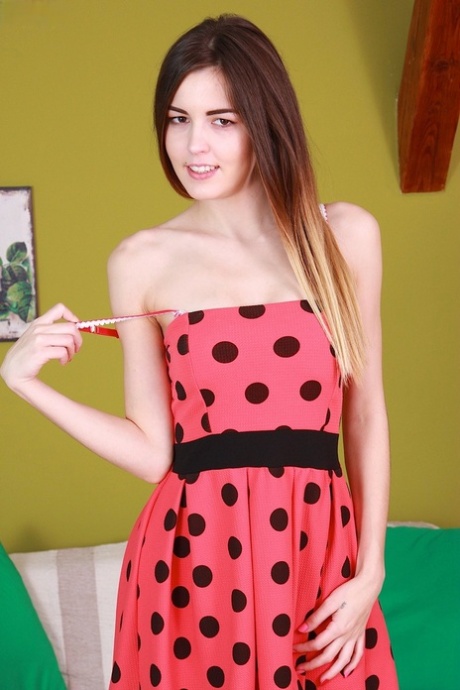 Skinny teen Cindy Shine removes a dress and pretties before touching her twat 53497961
