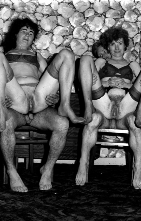 Hot babes in stockings spreading legs to enjoy a fuck fest in vintage groupsex 70621938
