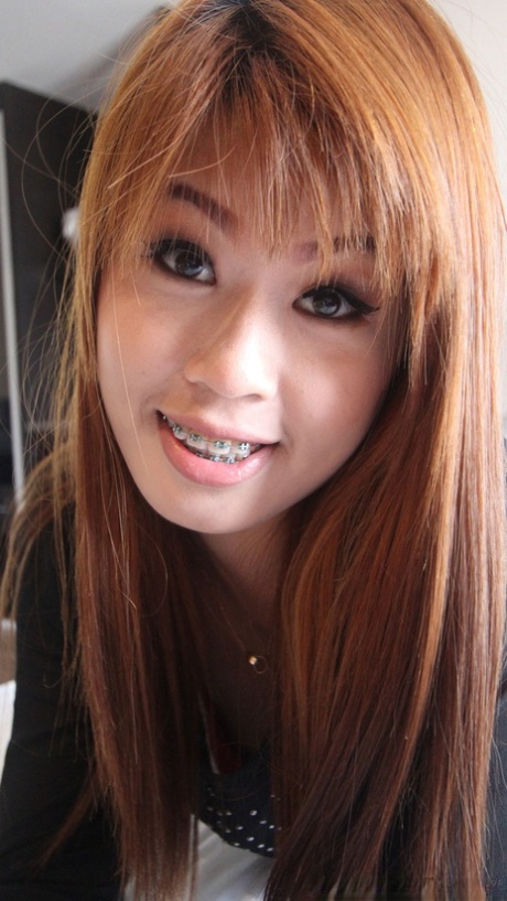 Adorable Chinese teen Ming leaks cum from her pussy after a POV fuck 34491951