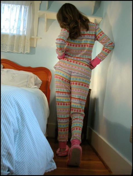 Mature woman Tasty Trixie sets her great tits loose from pajamas on her bed 99937149