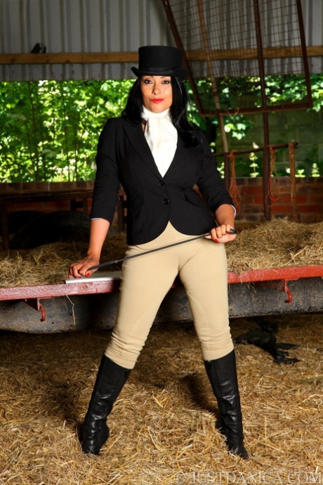 Mature lady Danica Collins sports a cameltoe before pulling down riding pants 15102975