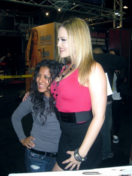 Latina pornstar Ann Marie Rios attends an XXX convention with her girlfriends 56325278