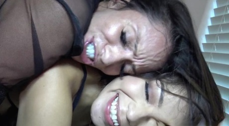 Sammy & Ariella Ferrera share a cum kiss to conclude threesome sex 95886314