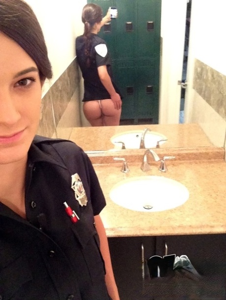 Girlfriend takes shots of herself fucking and sucking & BF uploads them 53702141