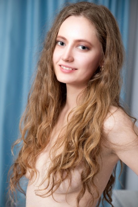 Young beauty Lusilla doffs OTK socks to finish getting totally naked 26655955