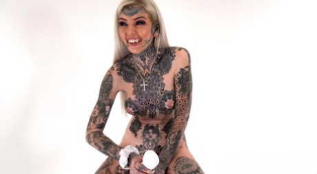 Tattoo enthusiast Amber Luke rides a multispeed sex machine 33475935