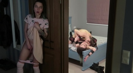 Horny girl masturbates while watching a couple fuck before giving a BJ herself 29927048