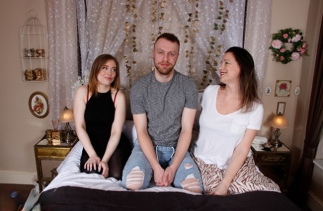 Mature woman Eva Jayne has a threesome with her stepdaughter Darcy Rosa 33271528