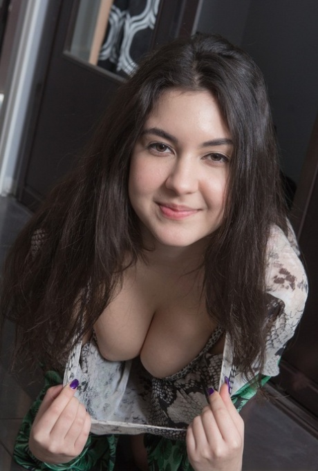 Teen amateur Pavla loves to show off her hairy vagina in front of a mirror 38586154