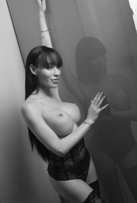 Mia Isabella Official Porn Images 74963540