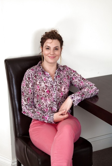Hairy mature woman Sofia Matthews is a very extravagant slut 73396813