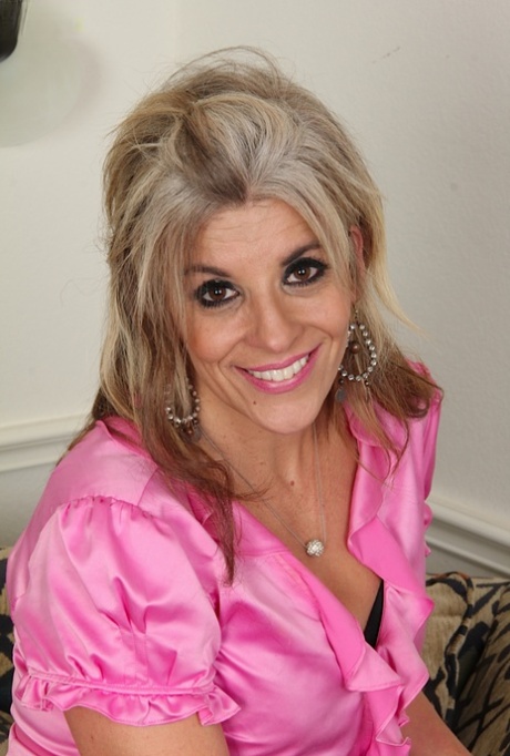 Close up masturbation scene with experienced mature lady Sierra Smith 90725224