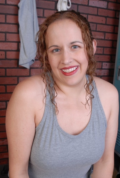 Mature plumper Kayla undresses out of her sports workout clothes 10374788