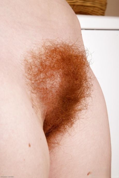 Over 30 wife Ana Molly showing off hairy armpits and vagina close up 92612704