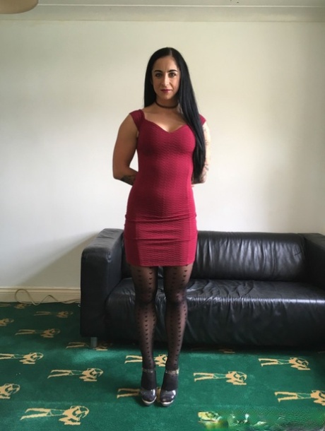 Amatrur Kimmie Foxx wants to become famous by rubbing her mature pussy on cam 86844576