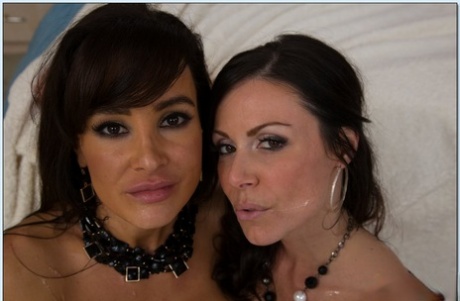 Stupendous MILFs Kendra Lust & Lisa Ann sharing a hard dick and a cumshot 26851124